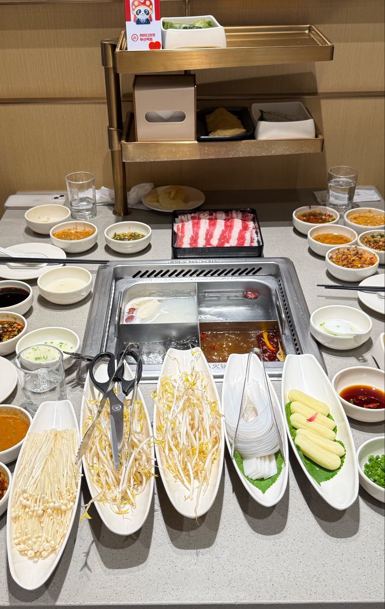2iolkei's tweet photo. 하이디라오 소스 품평회 하고 왔어요 🧑🏻‍🩰🧑🏻‍🩰🧑🏻‍🩰🧑🏻‍🩰 https://t.co/WRpBy7PYEh