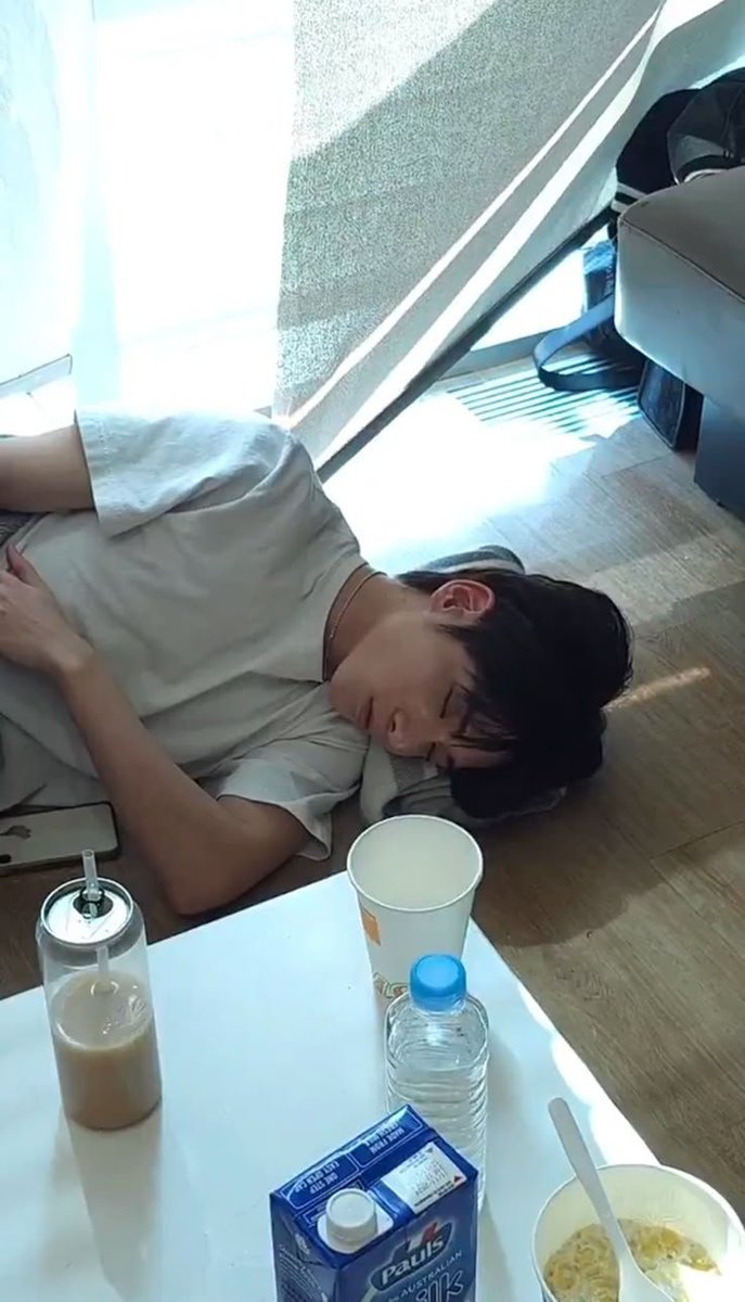 jellybunnnii's tweet photo. i fear hes exactly my type https://t.co/J0IcgylqzQ