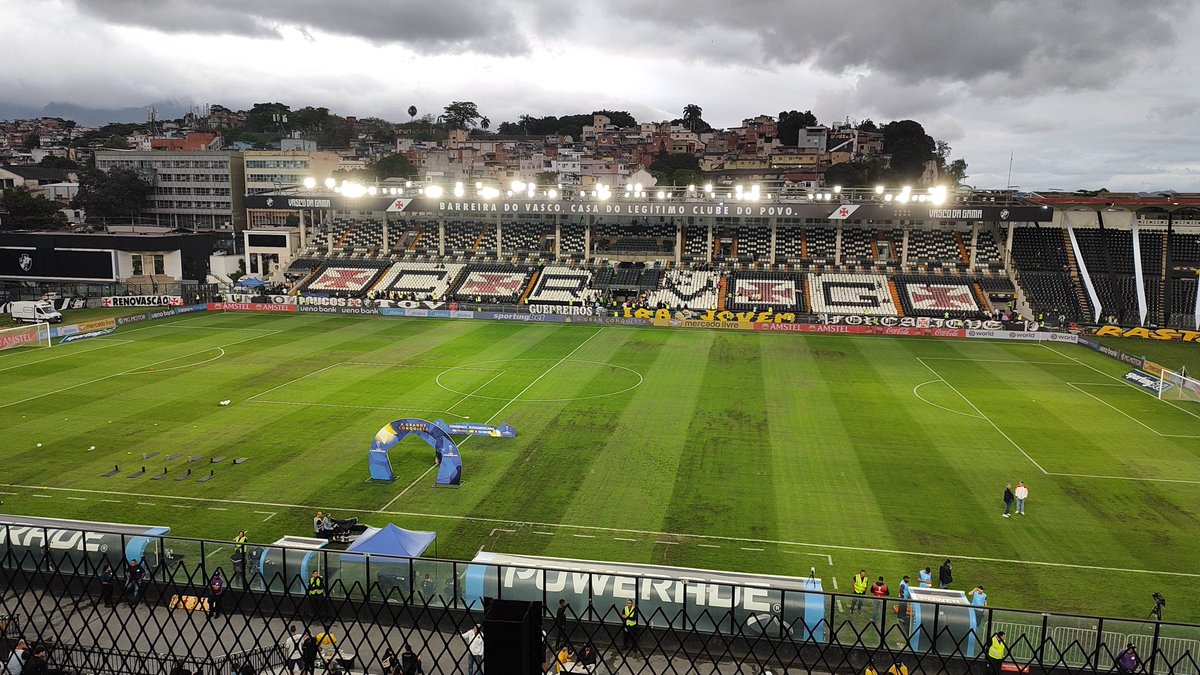 Heyhmer_Fla's tweet photo. @hfloret É isso aqui? Joga sozinho e conseguem deixar pior ainda cara, ainda temos a desculpa de ser dois times jogando no gramado, no caso de vcs é só incompetência msm https://t.co/DPKg4bKMAz