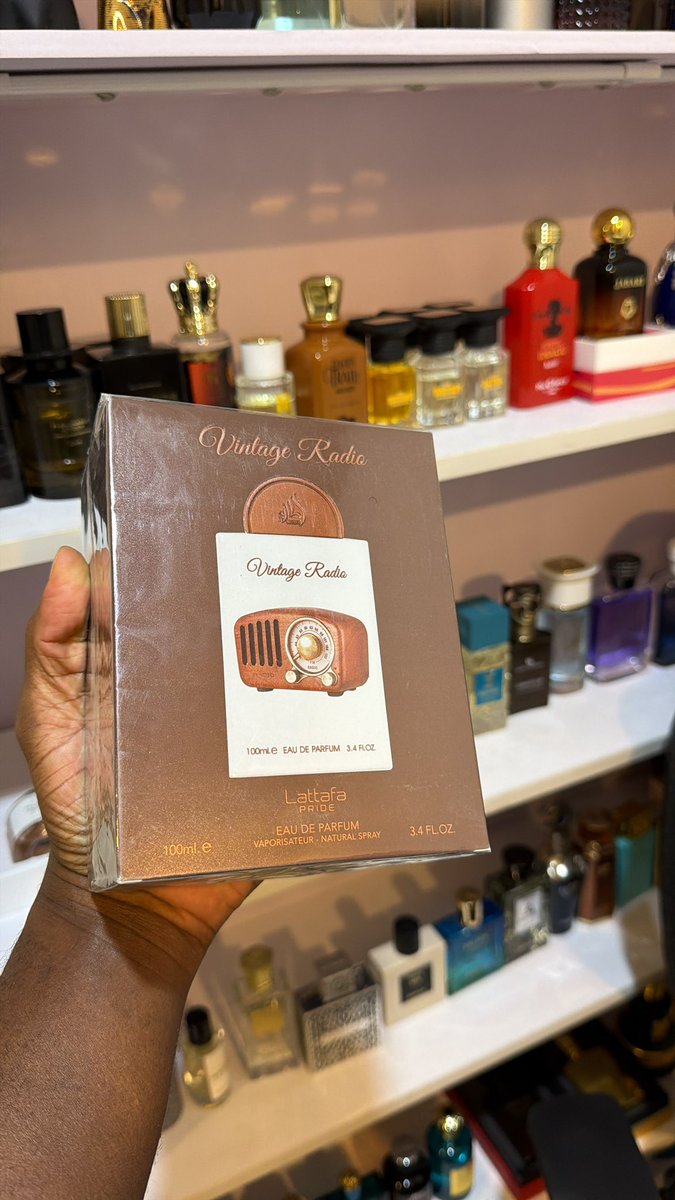 iLatif_'s tweet photo. The weekend is here, you have to smell goood!!!
Vintage Radio 400gh
Mahd Al Dhahab 500gh
Amber Oud Gold Edition 850gh
Intense Noir &amp; Shamokhi 200gh each

Send Dm or WhatsApp 0508338535 https://t.co/gbUdutFJpY