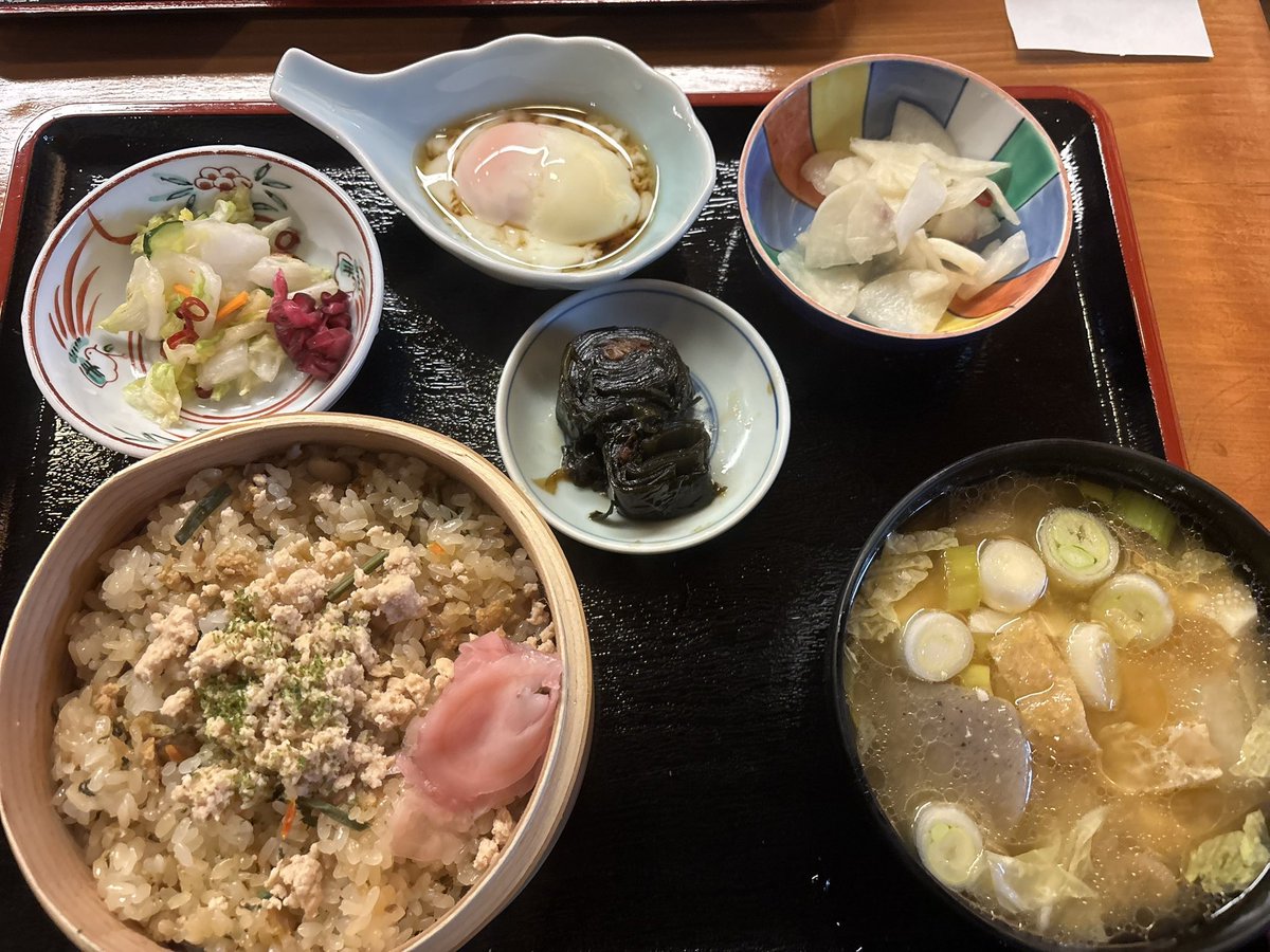 uruchi_mani's tweet photo. 夕飯は萩ちゃん号で鞍手茶屋さんへ
おこわとけんちん汁のセットだっけか？とトキさんのお手伝いでごま餅w
おつまみ沢山持ってきたんだけど、もう腹くっち💦
#磐梯熱海温泉 https://t.co/zNOmr5C11J