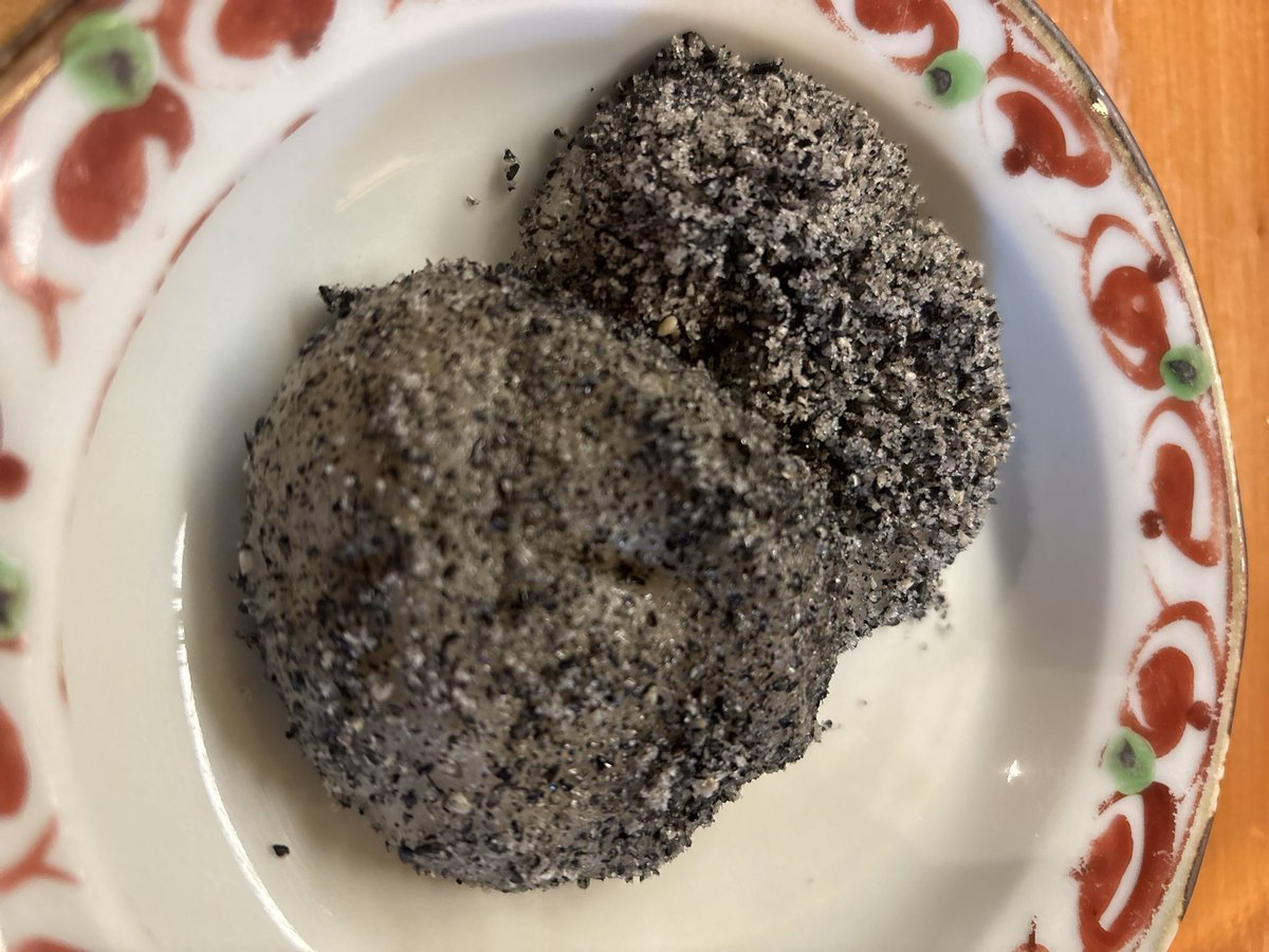uruchi_mani's tweet photo. 夕飯は萩ちゃん号で鞍手茶屋さんへ
おこわとけんちん汁のセットだっけか？とトキさんのお手伝いでごま餅w
おつまみ沢山持ってきたんだけど、もう腹くっち💦
#磐梯熱海温泉 https://t.co/zNOmr5C11J