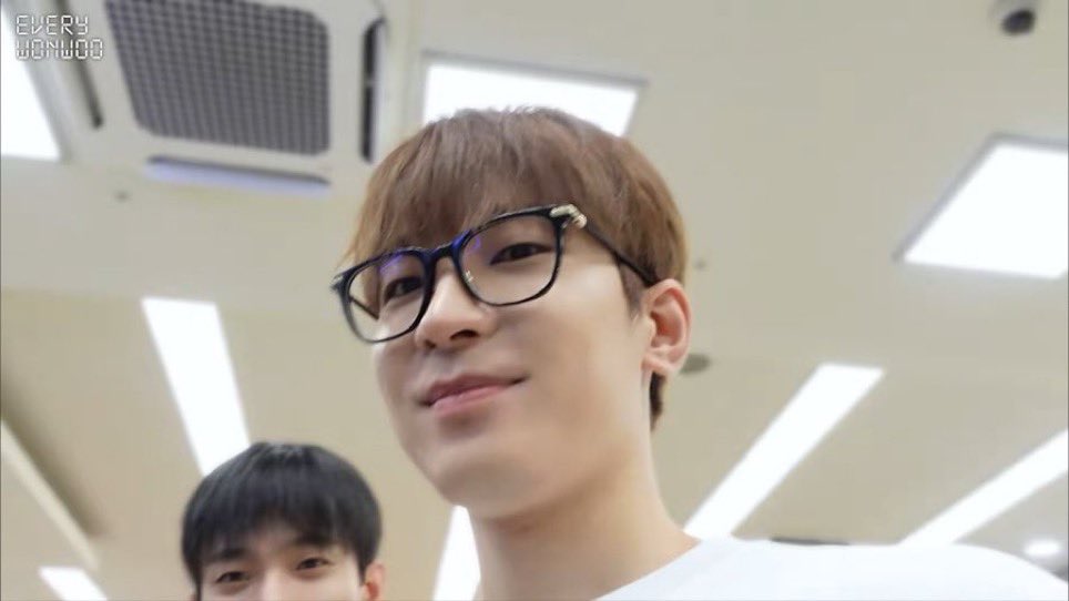 717glasses's tweet photo. he’s so my bebe love 🥺🫳🏼 https://t.co/yr6Edbg02Y