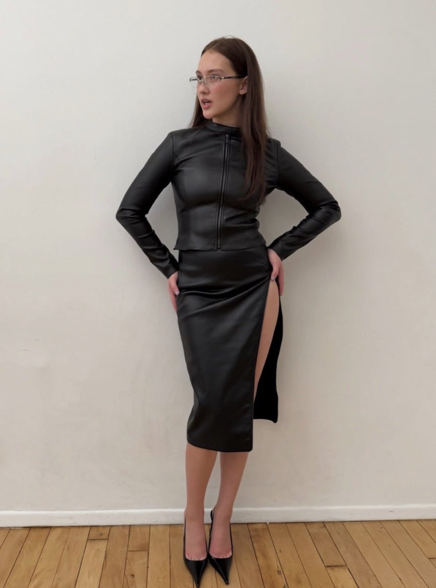 theVibeAlchemy's tweet photo. Lola Tung is what ‘fashion princess energy’ looks like effortlessly. https://t.co/6adARUfrVJ