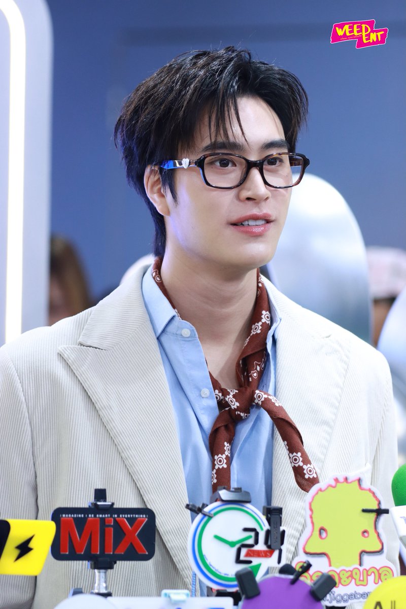 WEED_ENT's tweet photo. " เจมีไนน์ นรวิชญ์" ให้สัมภาษณ์สื่อก่อนร่วมงาน " Lenskart Pop-Up Event: The Fairies Within" ✨

GEMINI IN LENSKART POP UP
#TheFairyWithinxGEMINI 
#baifernbah #Gemini_nt
#LenskartTH
#FairyCollectionbyLenskart https://t.co/WvUNWX38IT
