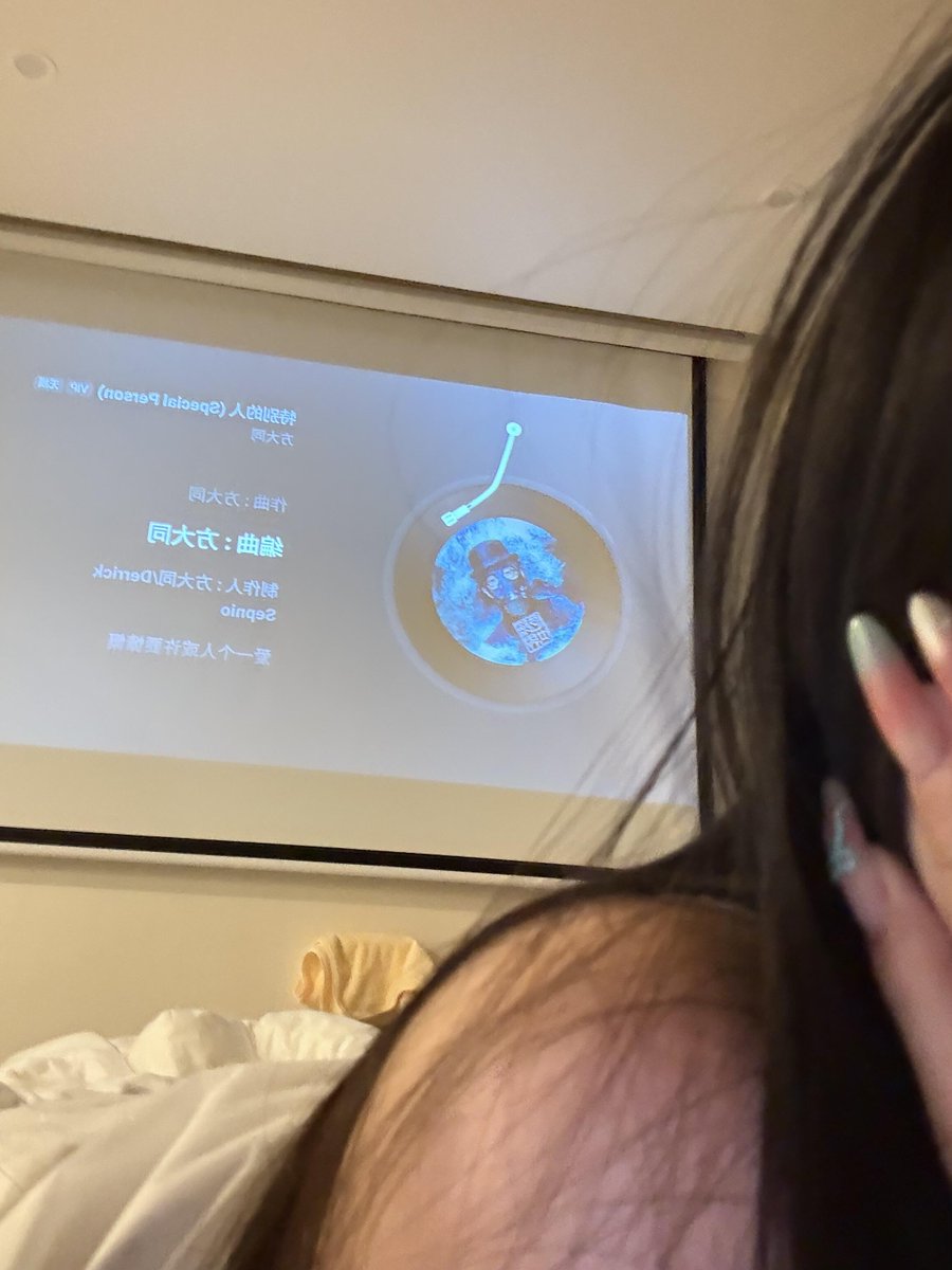 _beautifulBelle's tweet photo. 🎧 最近、昔の曲を聴くのにハマっています。
みんなが今でも好きな昔の曲は何ですか？☺️ https://t.co/RiLKPJD5k6