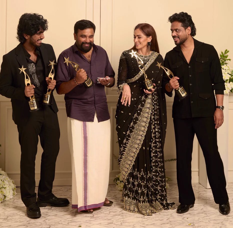 tamilstar's tweet photo. சைமா விருதுகளில் 6 விருதுகளை வென்ற ‘டூரிஸ்ட் ஃபேமிலி’!
#Sasikumar #TouristFamily #Siima2026 #Simran
https://t.co/v6CSccXuUV https://t.co/s12u5KzndQ