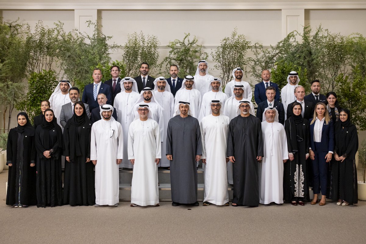 KBM_ALNAHYAN's tweet photo. رئيس الدولة يستقبل وفد شركة "إثارة" بمناسبة حصولها على لقب أفضل منظم لسباقات الفورمولا 1 لعام 2025 https://t.co/USB3qPaes4