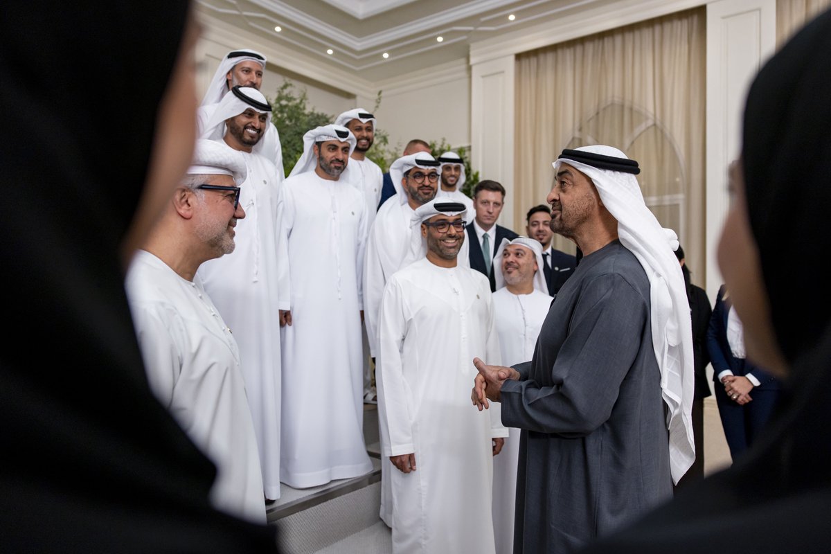 KBM_ALNAHYAN's tweet photo. رئيس الدولة يستقبل وفد شركة "إثارة" بمناسبة حصولها على لقب أفضل منظم لسباقات الفورمولا 1 لعام 2025 https://t.co/USB3qPaes4