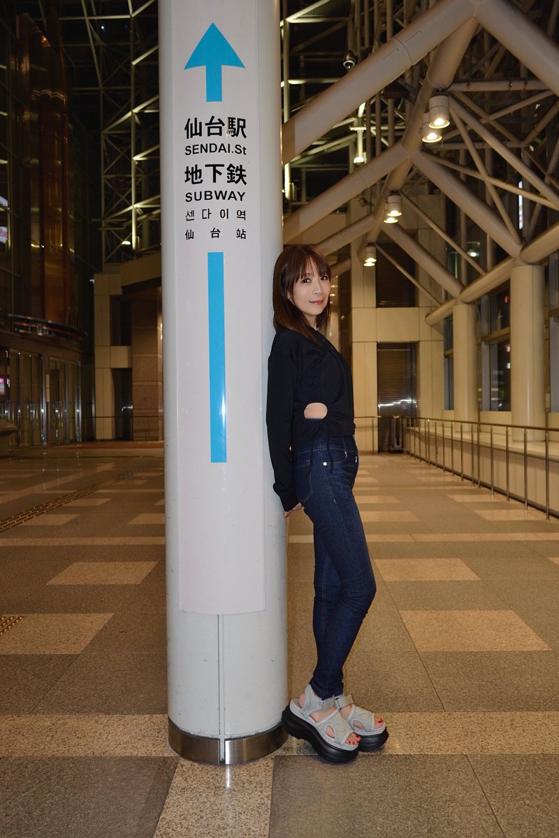 MT0832's tweet photo. 美人でスタイル抜群なカッコ良いアイリスさん💕(顔のレタッチ以外、ありのままの #撮って出し)
model:アイリスさん
@airis_cat_1101
#ファインダー越しの私の世界
#写真で伝えたい私の世界
#ポートレート撮影
#ポートレートモデル
#portrait
#EMODA
#EMODAコーデ https://t.co/hIw4YHK1bz