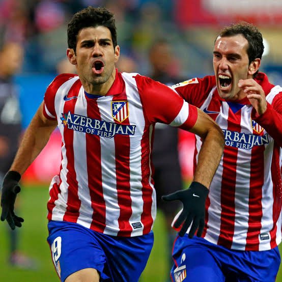 atletiuniverse's tweet photo. 🇺🇾😭 Diego Godín: "Giuliano [Simeone] would come into the dressing room and Diego Costa would throw him into the jacuzzi. We’d make him cry, but he always came back. He was a kamikaze."

@RadioestadioN https://t.co/saPmGJKHS3