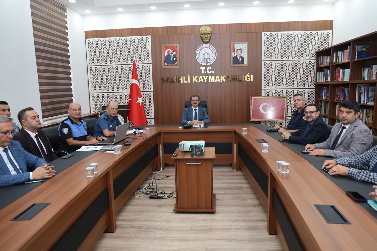 salihlitso's tweet photo. Salihli Kaymakamımız Sayın Ali Güldoğan Başkanlığında, Salihli İlçe Güvenlik Danışma Kurulu tarafından, Kaymakamlık toplantı Salonunda gerçekleştirilen, İlçede genel güvenlik hizmetlerinin yürütülmesinde halkın katılımını sağlamak, kurumlar arası koordinasyonu güçlendirmek https://t.co/uU1jOpSBwi