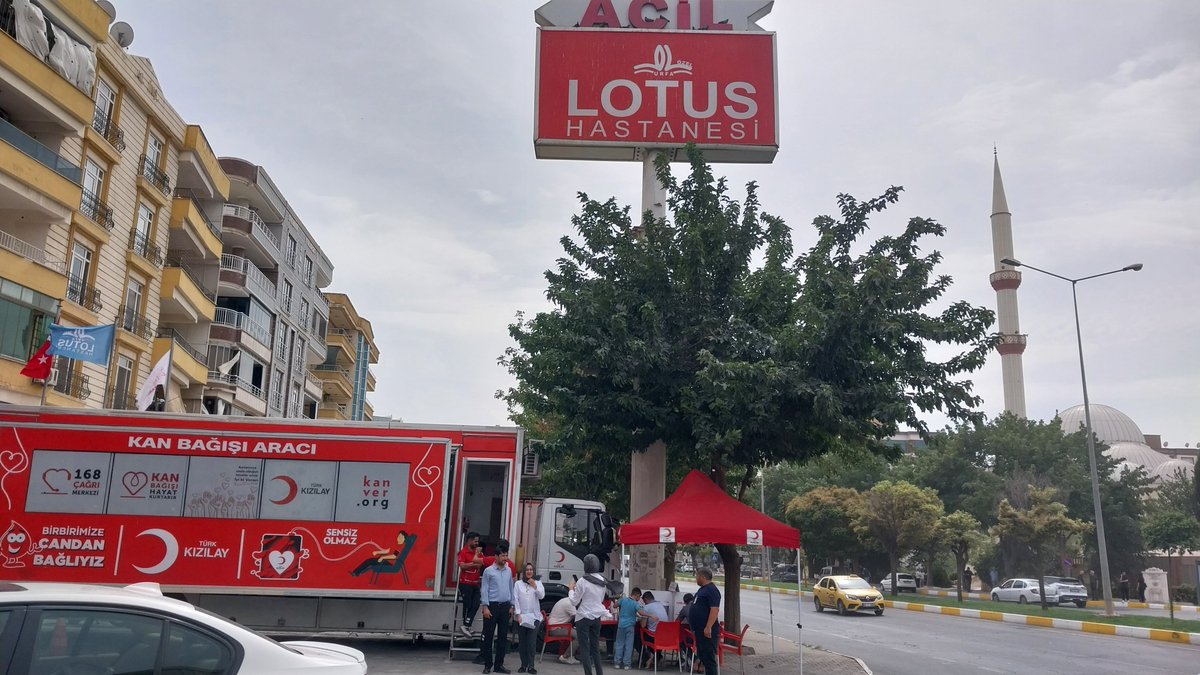mustafacadirci's tweet photo. Ve Özel lotus hastanesi önünde bugün kan bağışı için Kızılay standı kurdu. Katılım çok güzel maşallah https://t.co/vgMyRmaBNv
