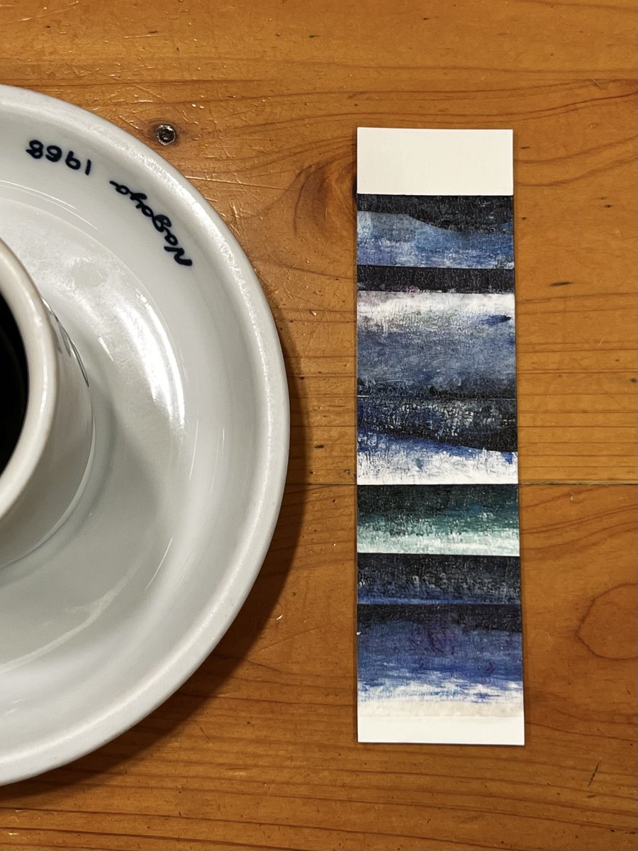 YOZORAkissa's tweet photo. フォローしている方から素敵なプレゼントが届いた。絵の創作で使用したマスキングテープを重ねて作った｢栞｣。実物で見る色彩の生々しさに感動です。たとえ役目を終えた物であってもこうして別の形になると｢作品(絵)の一部としていつまでも繋がっていられる｣のではないかと感じました。ありがとう！ https://t.co/myKzeeS6HN