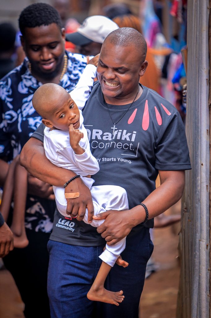 SsejjengoFrank's tweet photo. Last Saturday, together with young people of @WeAreYouthsUg, we visited differently abled children at Children’s Union Rehabilitation Center @omwavu in Ndejje Kanaaba. 

#WAYCharityDrive runs on principles of  🎯 Local Philanthropy 
      🎯Joyful giving https://t.co/UQC7hJV8io