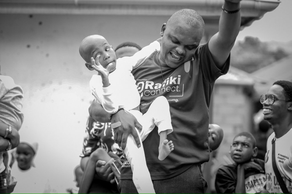 SsejjengoFrank's tweet photo. Last Saturday, together with young people of @WeAreYouthsUg, we visited differently abled children at Children’s Union Rehabilitation Center @omwavu in Ndejje Kanaaba. 

#WAYCharityDrive runs on principles of  🎯 Local Philanthropy 
      🎯Joyful giving https://t.co/UQC7hJV8io