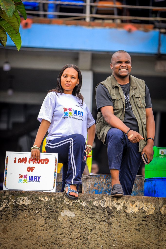 SsejjengoFrank's tweet photo. May God bless all the young people that are taking up the initiative of reaching these communities of vulnerable children. #WAYCharityDrive.

My shirt was on purpose as it points out a very big and important message.

‘“Philanthropy starts Young” https://t.co/BAKNiPF7Fi