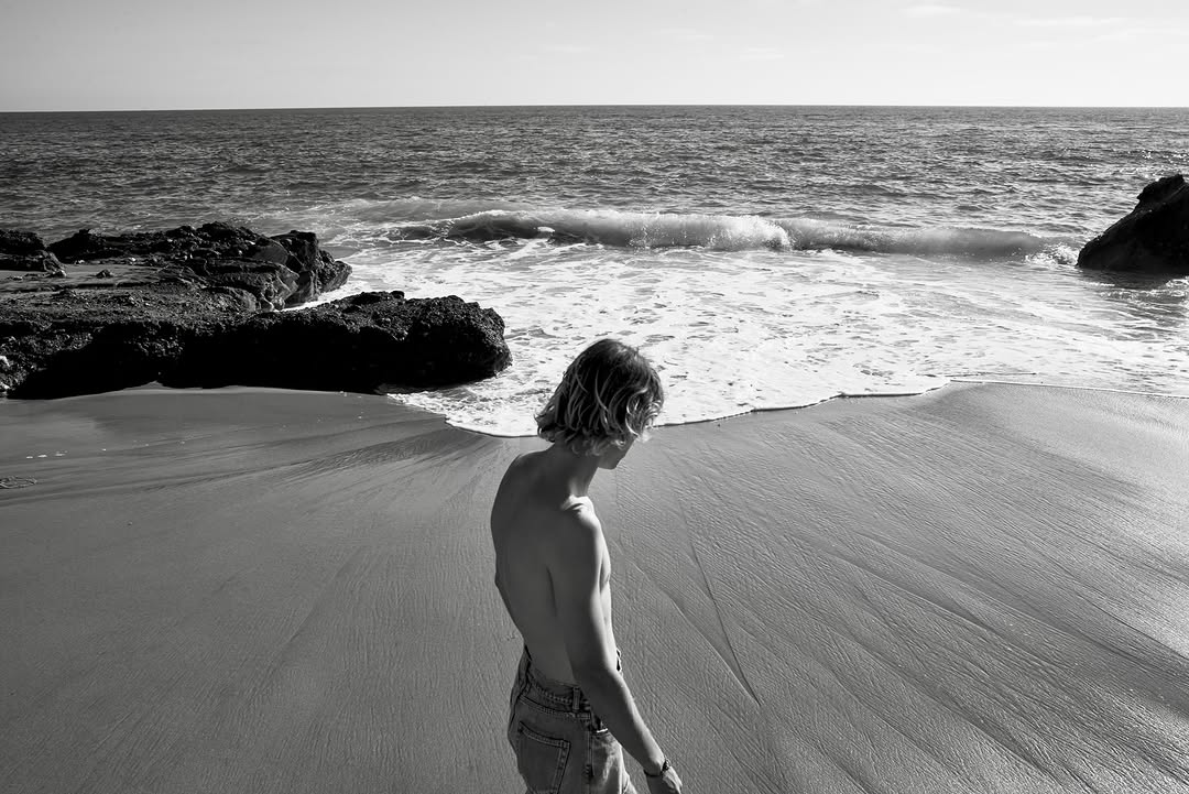 agirlsdiary's tweet photo. HEDI SLIMANE
ANTHOLOGY

COASTAL COUSINS
PORTRAITS FROM THE EARLY YEARS OF PACIFIC COUSINS FOX AND ADAM

OC
MAY
2015

THE CALIFORNIA YEARS https://t.co/s3FvGiLmKz