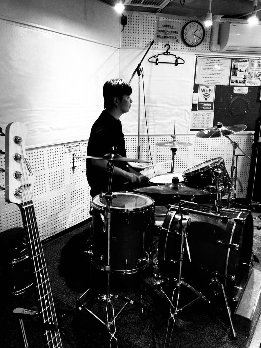 Pamunories's tweet photo. まずやってみよう。
じゃないと、始まりもしない。

#band
#music
#バンド
#スタジオ https://t.co/gaL4sb1Rxp