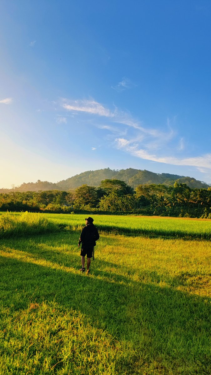 vyowiz_'s tweet photo. Ternyata bener ya, terlalu sering di rumah bikin kita kehilangan spark dalam hidup.
Hari-hari jadi gitu-gitu aja, sampai lupa rasanya exited sama hal-hal kecil.
Kayaknya sesekali harus keluar jauh, ketemu orang, atau sekedar liat suasana baru, biar hidup terasa hidup lagi. https://t.co/ZjonyAQUYu