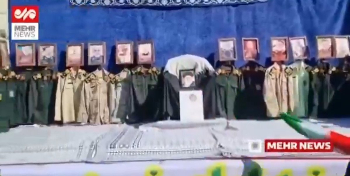 Mojtabapacino's tweet photo. درسته کاخ سفید حسینیه نشد ولی بیت‌رهبری تبدیل شد به خشک‌شویی. https://t.co/orVsmh378I