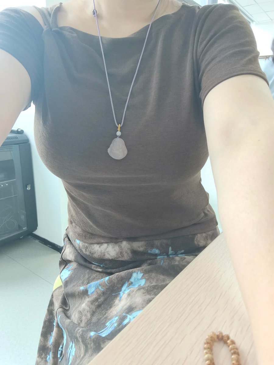 RalphWrigh32ga's tweet photo. 第一次在X露脸，心跳有点快。
90后已婚宝妈，生活简单到有点无聊，想试试被看到的感觉。
这样的我，会有人喜欢吗？ https://t.co/bsnQAvFsry
