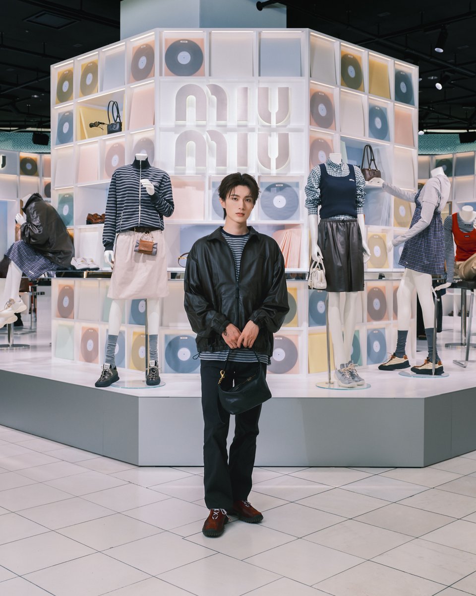 miumiu_japan's tweet photo. 山中柔太朗が、@isetanshinjuku で開催中の音楽をテーマにしたポップアップ ストア「Miu Miu Vinyl Club」に来場。

#MiuMiuFW26 コレクションを着用しています。

https://t.co/mIgfAkxst3

伊勢丹新宿店 本館1階 ザ・ステージ
9月22日（火）まで

#MiuMiuClub #MiuMiu https://t.co/X8PyBeXNjH