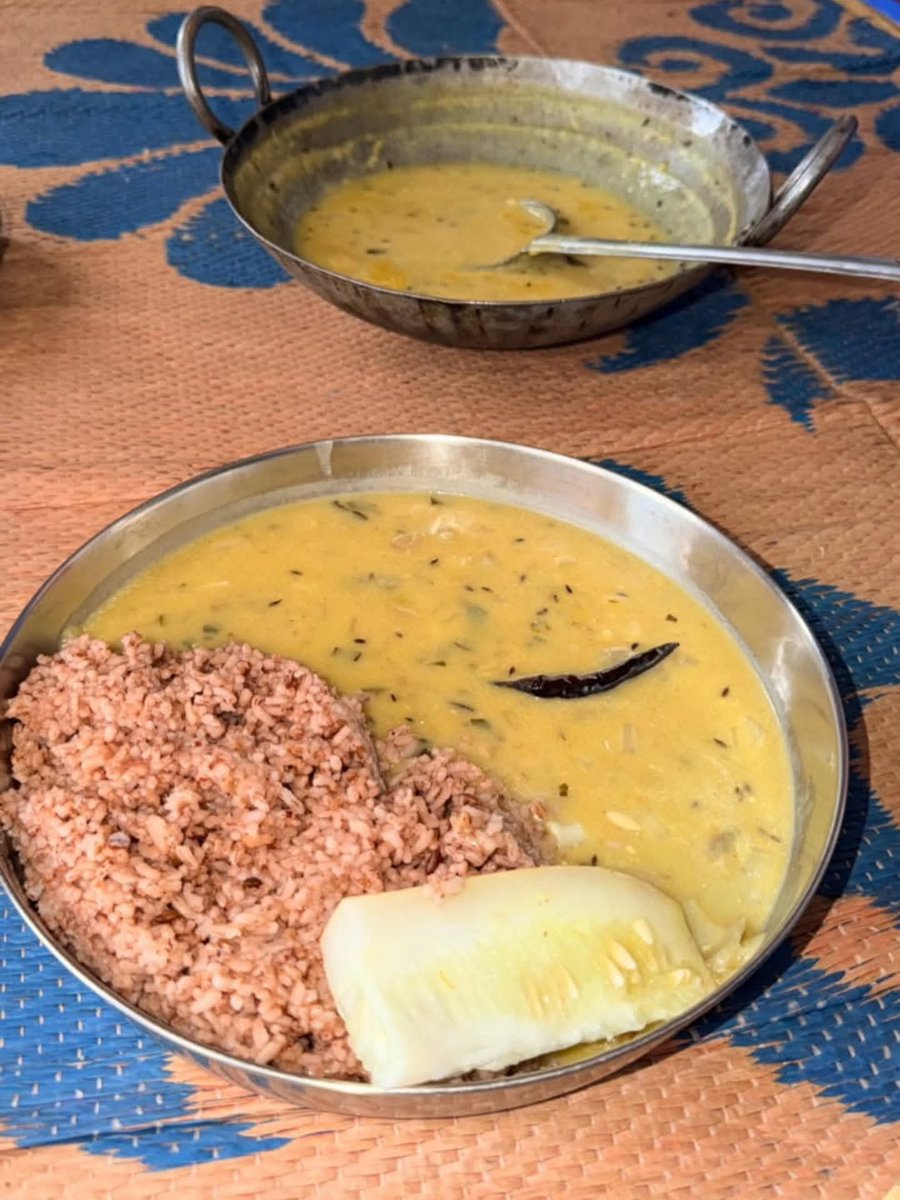 Aalokntyl's tweet photo. Pahadi and their obsession with laal bhaat and jholi 😋😋😋 https://t.co/ul6hyTOzWN