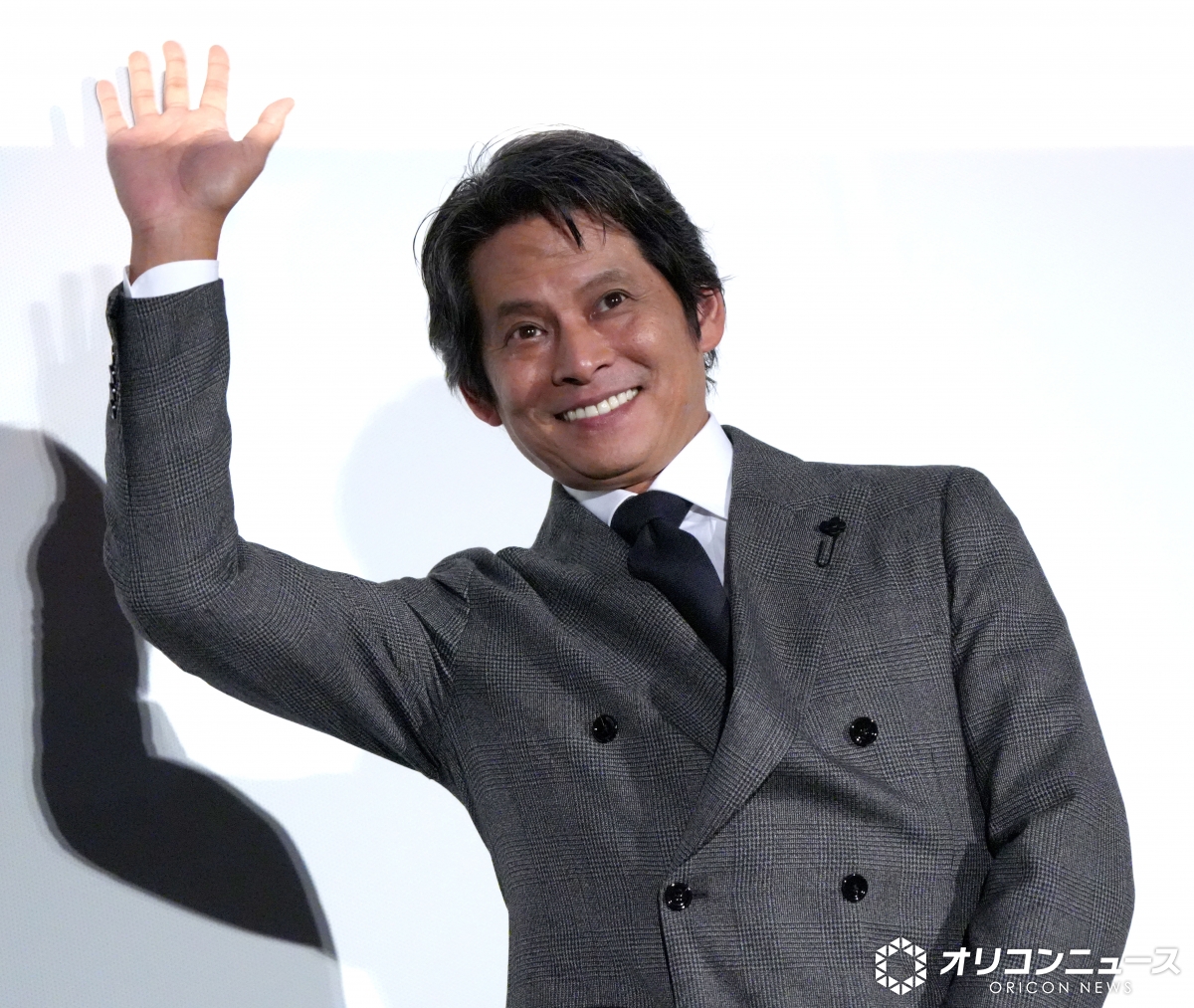 oricon's tweet photo. 🚨新作『踊る大捜査線』初日舞台あいさつ

織田裕二、柳葉敏郎演じる室井慎次への思い
「ギバさんは生きているのに…」

映画『室井慎次』の秘話も✨️
https://t.co/ANA4vi0rjG

#踊る大捜査線 @odoru_movief https://t.co/f0Cd54M6PB