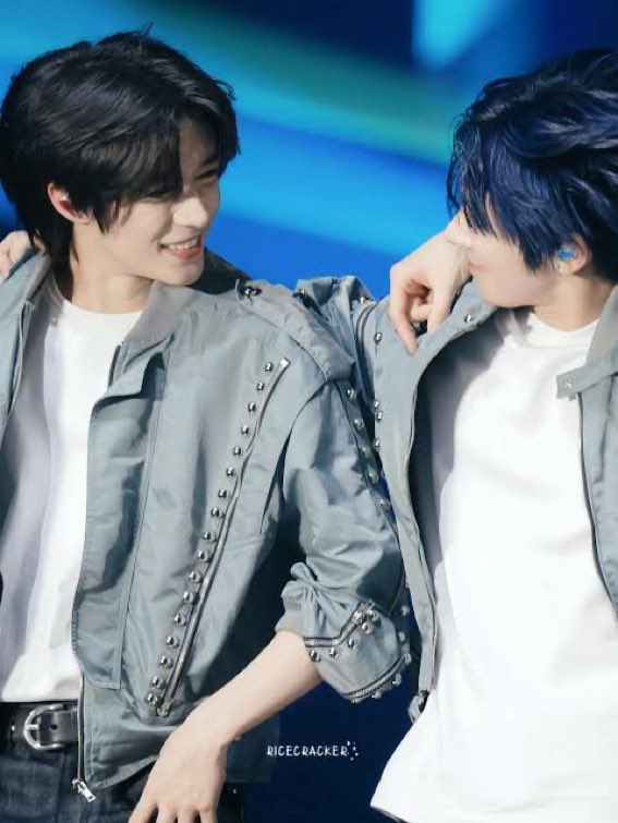 pagetaegyu's tweet photo. all that staring when you could’ve kissed instead 😩 https://t.co/D9hLxUySsH