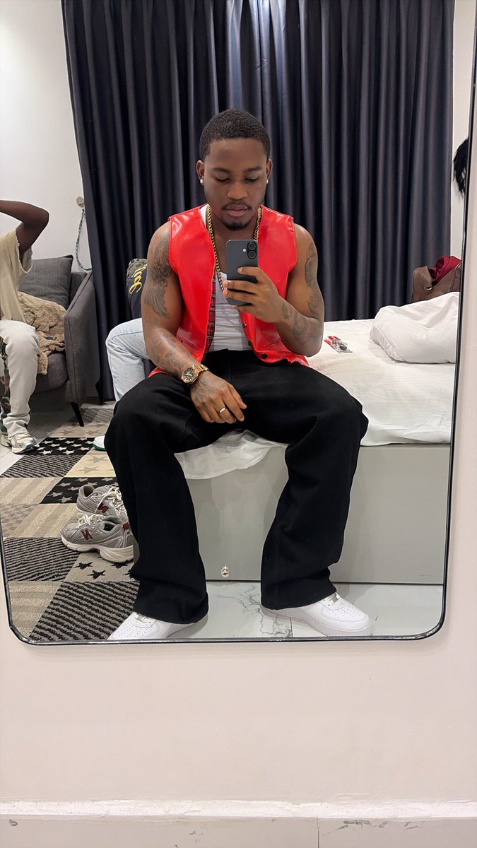 2insanelid's tweet photo. If it be AI use am make we see https://t.co/kmmLHdFLfv