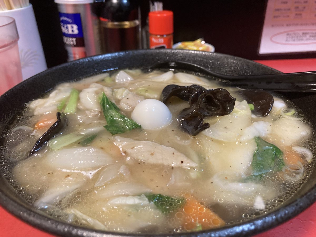 tknmtr's tweet photo. 羽田空港1タミの洋楽（70-80年代）がかかり続ける中華料理店で塩あんかけの麺 https://t.co/ixRB76PFTs