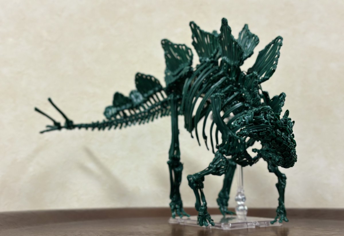 Shin_ULTRArodan's tweet photo. ステゴサウルスをビニールタイで作りました https://t.co/rfRgdaiJJq