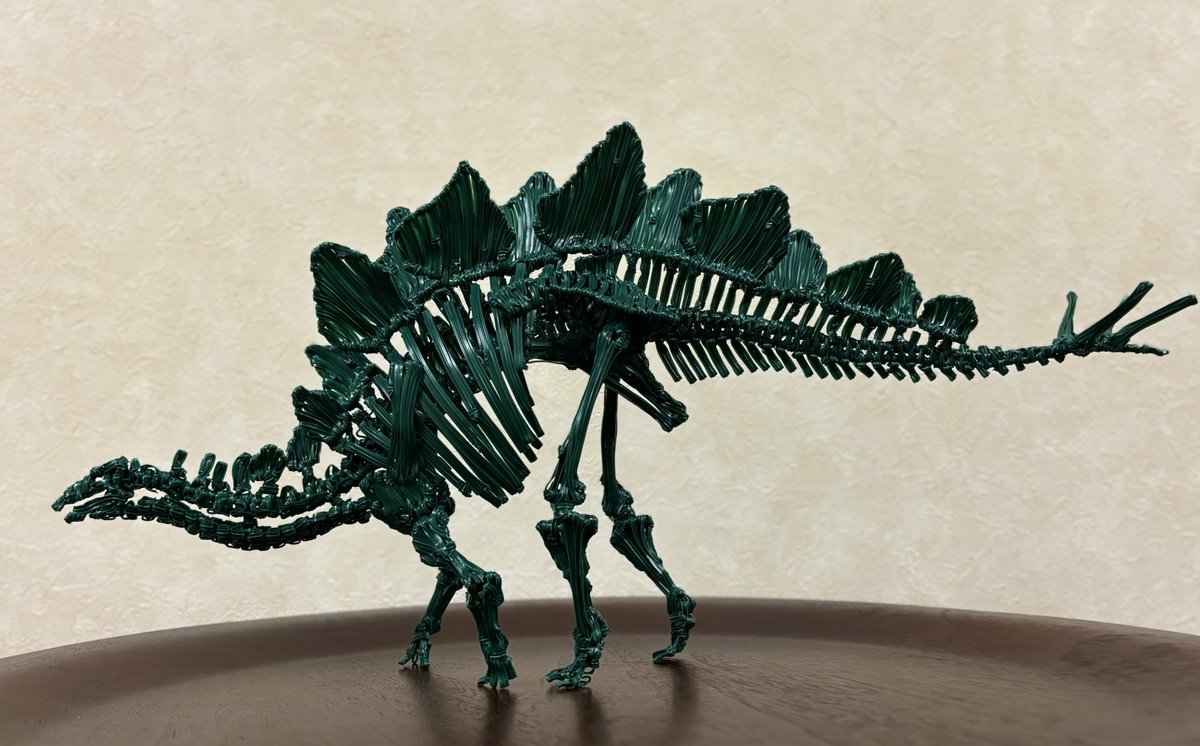 Shin_ULTRArodan's tweet photo. ステゴサウルスをビニールタイで作りました https://t.co/rfRgdaiJJq