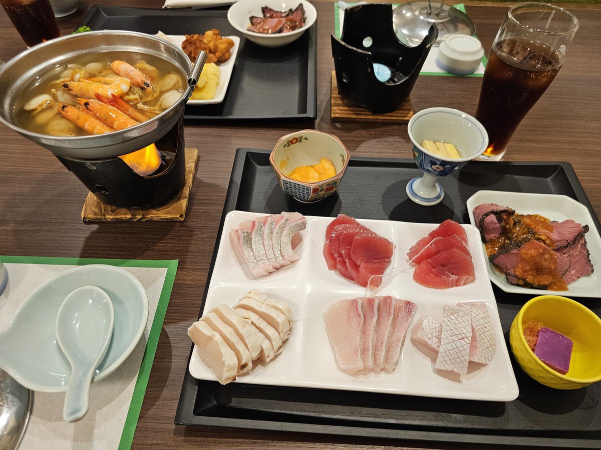 mouprivate's tweet photo. 神奈川に新鮮な刺身を食べに来ました🐟 https://t.co/beeai8wrMO