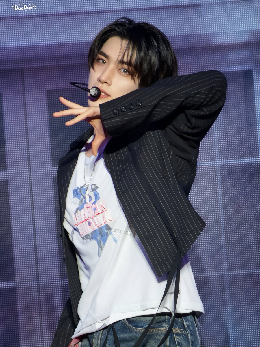 LJ8888xx's tweet photo. #XIAOJUN  BTW in Seoul. 
#肖俊 #샤오쥔  
#NCT #WayV #威神V https://t.co/5jkqQdBNNZ