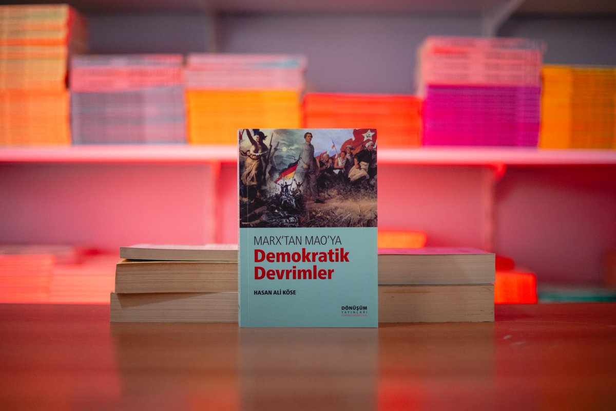 interyayinlari's tweet photo. Marx’tan Mao’ya Demokratik Devrimler, Hasan Ali Köse’nin Fransız Devrimi’nden Çin Devrimi’ne uzanan demokratik devrim deneyimlerini ele aldığı çalışmadır. Devrimlerin tarihsel gelişimini ve farklı koşullarda ortaya çıkan mücadele biçimlerini Marksist bir perspektifle inceliyor. https://t.co/Rd2j3eKWfq