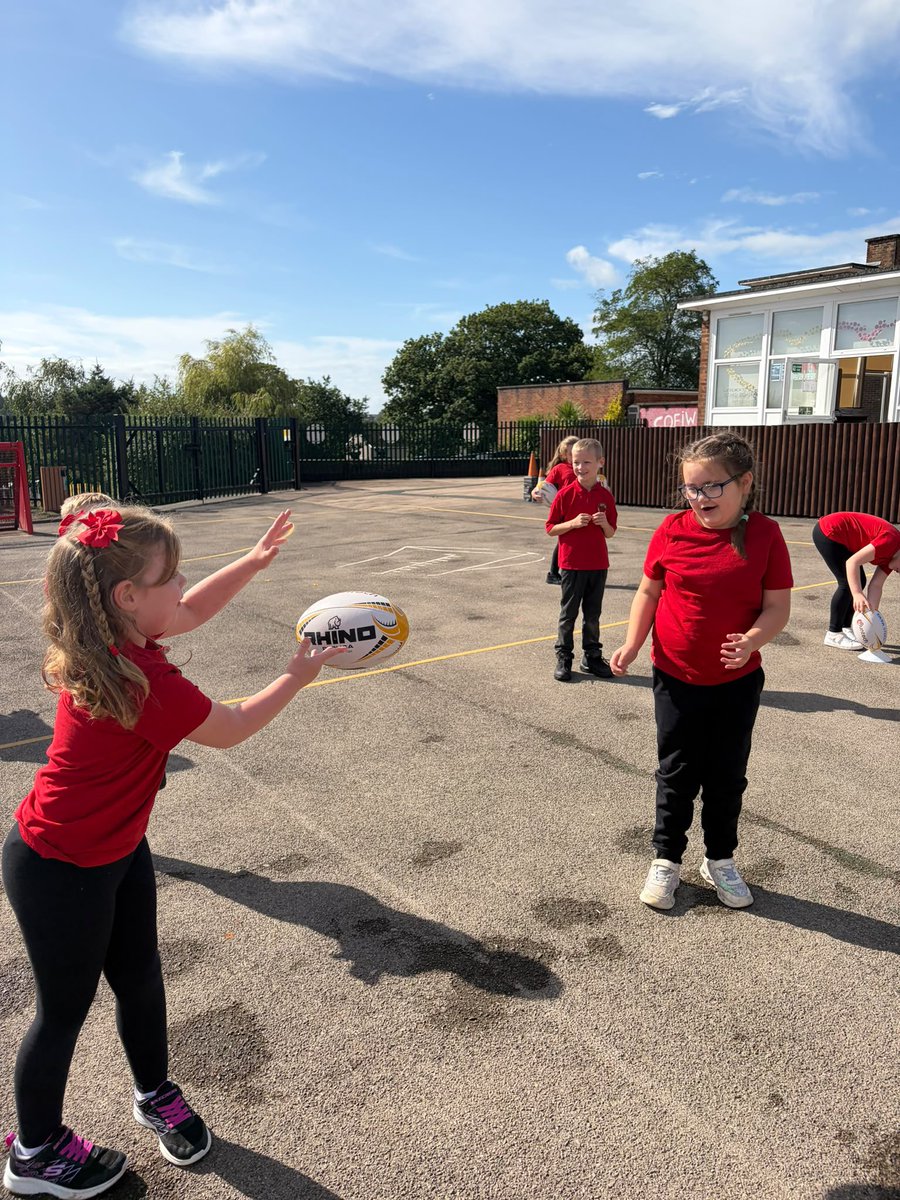 DRA_Community's tweet photo. 🐉 Community | 

Our Norgine  Healthy Dragons is underway at Ysgol Cwmbran

The program combines rugby, learning, wellbeing, STEM, creativity &amp; teamwork to help children thrive. 

Interested in Healthy Dragons? Book a FREE taster session:
steve.lewis@dragonsrfc.wales
@dragonsrfc https://t.co/EclDfnji4q