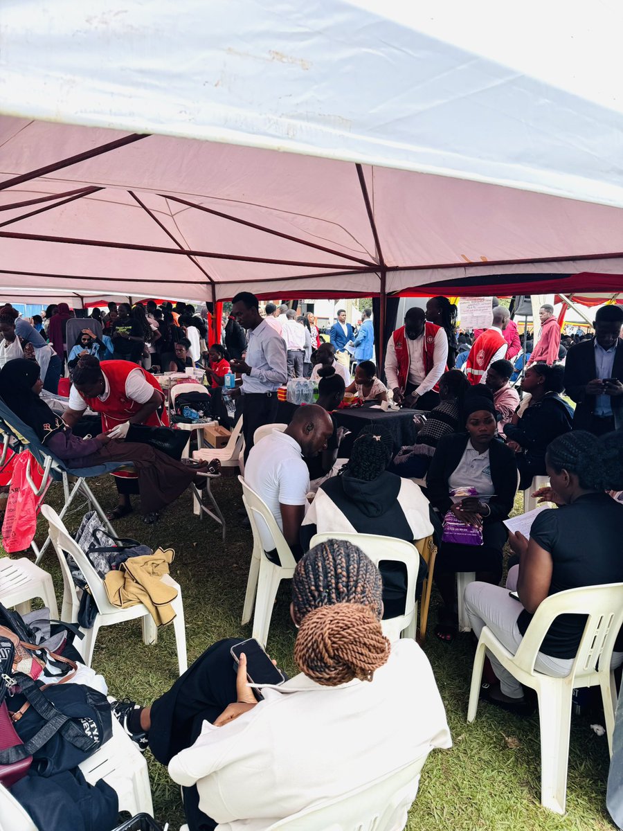 RotaractKlaCity's tweet photo. Day one concluded with 118 units collected! A great milestone. 

Thank y’all. If you couldn’t make it, please join us today as Day 2 progresses.. https://t.co/ikr4CrY1ml