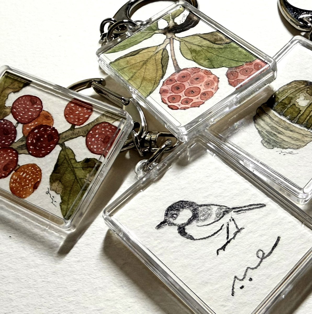 miyutaeokiba's tweet photo. https://t.co/28ND6iPC5E
【自家通販を再開いたしました】
新作ミニ額装品、原画キーホルダーも少し追加しています。覗いていって下されば嬉しいです。 https://t.co/CRfz6L6nL6