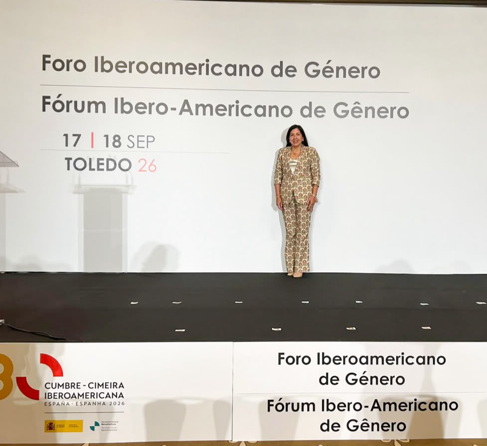 minmujerpy's tweet photo. Paraguay participa en el Foro Iberoamericano de Género 🇵🇾 

La ministra de la Mujer, @AliPomata, participó del acto de apertura del Foro Iberoamericano de Género, que reúne en Toledo, Reino de España, a autoridades y representantes de países iberoamericanos para fortalecer el diálogo y la cooperación en materia de igualdad entre mujeres y hombres.

La apertura contó con la participación de Ana Redondo García, ministra de Igualdad de España; Lorena Larios, secretaria de Cooperación Iberoamericana de la SEGIB; y Sara Simón, consejera de Igualdad de la Junta de Castilla-La Mancha.

El encuentro se desarrolla en el marco de la Secretaría Pro Témpore de España de la XXX Cumbre Iberoamericana y permite compartir experiencias, identificar desafíos y promover respuestas conjuntas para seguir fortaleciendo las políticas públicas y la garantía de los derechos de las mujeres.

Paraguay reafirma su compromiso con el diálogo y la cooperación iberoamericana para avanzar hacia una sociedad más igualitaria y libre de violencia para las mujeres.

#GobiernoDelParaguay