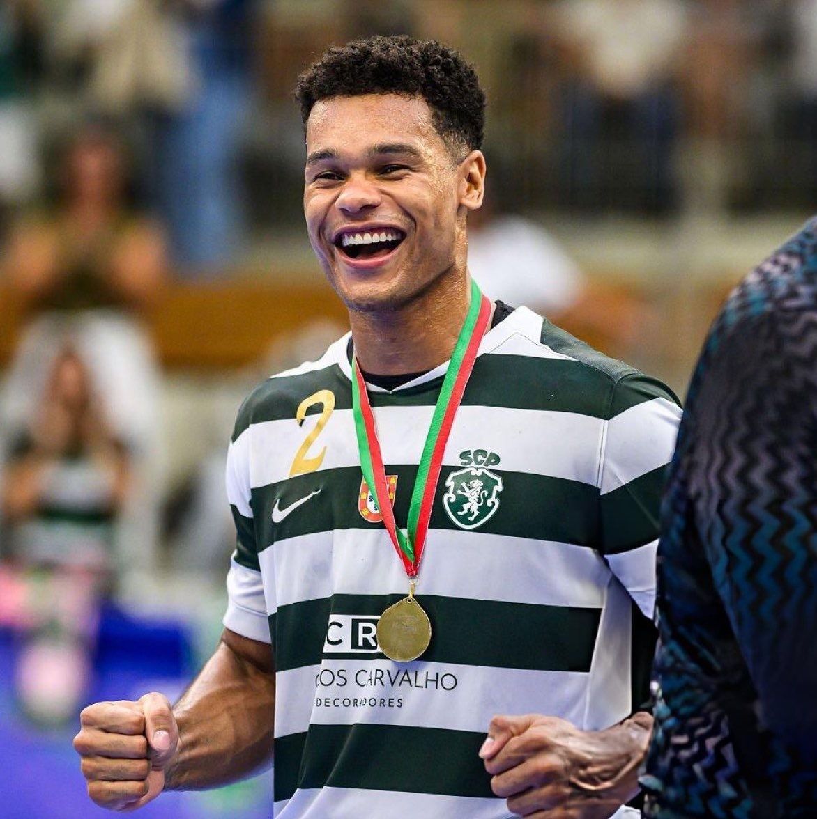FR_SportingCP's tweet photo. #AndebolSCP | Le Brésilien Edy Silva 🇧🇷 va rejoindre le PSG à l’été 2027, pour la saison 2027/28 ! 🥲

(@zerozeropt)
#SportingCP 🟢⚪️ https://t.co/qccR3XCzHZ