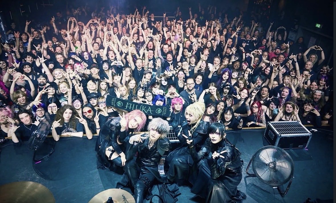 how2overdose_'s tweet photo. I look so pretty there 😭😭 jiluka berlin 2027 trust https://t.co/q0oPjRLdrf