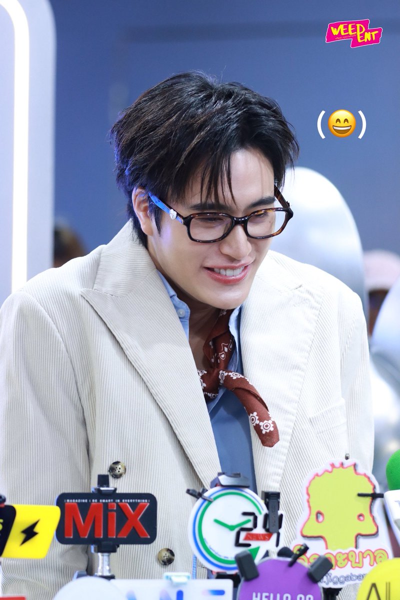 gem4thlogy's tweet photo. bokbaek gemiii 🐶🤏🏼🤏🏼

GEMINI IN LENSKART POP UP

#TheFairyWithinxGEMINI 
#FairyCollectionbyLenskart
#Gemini_NT https://t.co/YfnNzdltzD