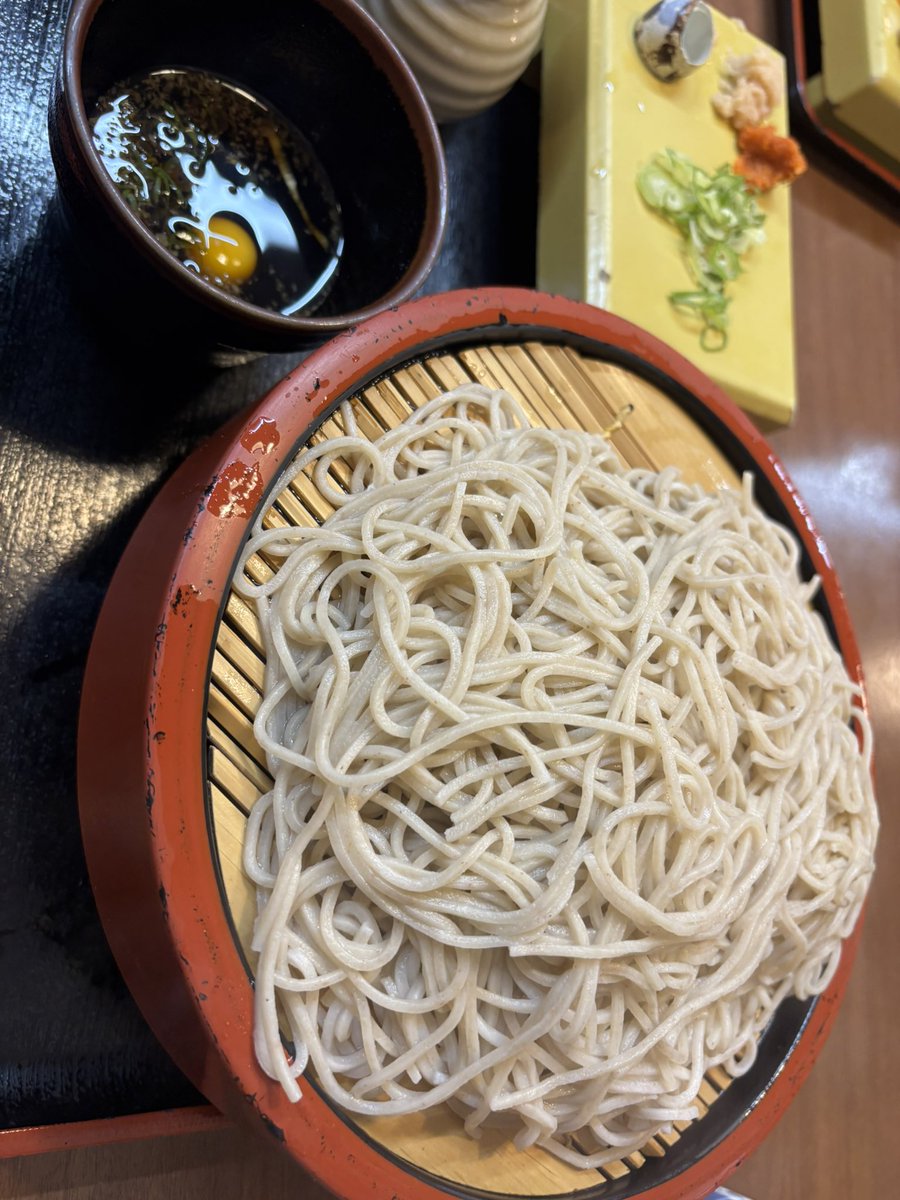 Link0713's tweet photo. 今夜は、老舗のお蕎麦屋さん♨️

いつものあったかい盛り蕎麦2人前😋 https://t.co/nsz2o9ThUu