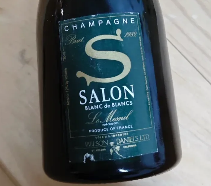 Platinumwine1's tweet photo. 私が今まで飲んだシャンパンで、最も美味しかったと思うのがサロン1982。 メニル村らしいナッツの香りと味わい。力強いシャルドネが数十年を経て真価を発揮することを教えてくれた一本です。 #サロン #シャンパン https://t.co/eQNsz6JeQT https://t.co/wo7MytCaKa