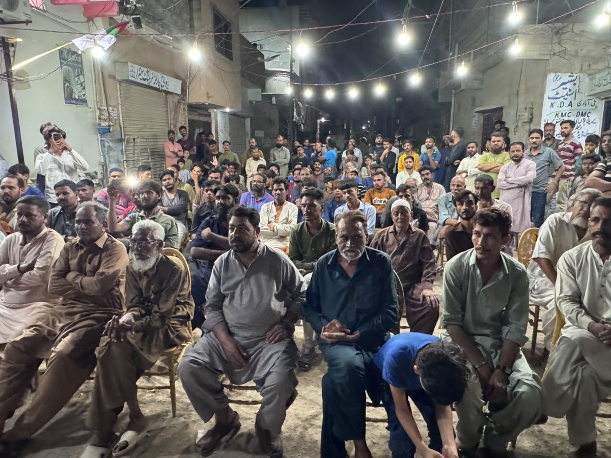 Najmmirza's tweet photo. مورخہ 17 ستمبر 2026
نئے انتظامی یونٹ کے قیام کے حوالے سے کورنگی زمان ٹاؤن یوسی 01 فرحت بنگلوز میں عوامی رابطہ مہم کا انعقاد کیا گیا ۔
 رکن سندھ اسمبلی نجم مرزا کا شرکاء سے خطاب ، نئے انتظامی یونٹ کے قیام کی ضرورت اور اہمیت سے عوام کو اگاہ کیا ۔
اس موقع پر رکن سی او سی مظہر مقصود ، انچارج کورنگی زمان ٹاؤن اخلاق احمد و اراکین ٹاؤن کمیٹی ، یو سی انچارج نوید نومی یو سی ذمہ داران اور سینئر ساتھی نعمان سلیم بھی موجود ۔
@KamalMQM
#NajamMirza #MPA #PS94 #Korangi #MQMPakistan
#SindhWantsAdministrativeUnits #انتظامی_یونٹ_بناٶ_پاکستان_بچاٶ