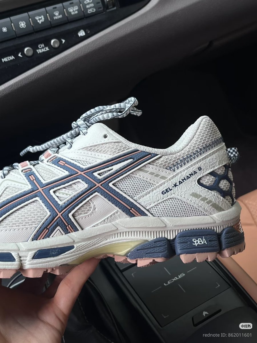 bIueskyse's tweet photo. EH INI ASICS GEL-KAHANA 8 TERNYATA CAKEP BANGET YAA😭 warnanya clean, detailnya juga keren https://t.co/4xOeNcPSgY