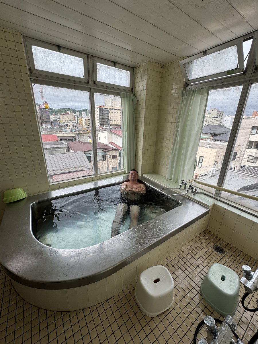 bsa_kenkoba's tweet photo. #ケンコバ さん福島県福島市の🏨
ホテル板倉
漫画も充実。お部屋もお風呂も雰囲気良しの
アットホームを感じる🏨でございました
そして朝食担当の海鮮大好きAD関野は
ご当地的な朝食を買って🏨で食べております
お時間ある時にでもご覧下さいませ😊
#ケンコバのほろ酔いビジホ泊 全国版
#TVer
https://t.co/ljsKTJfEoE