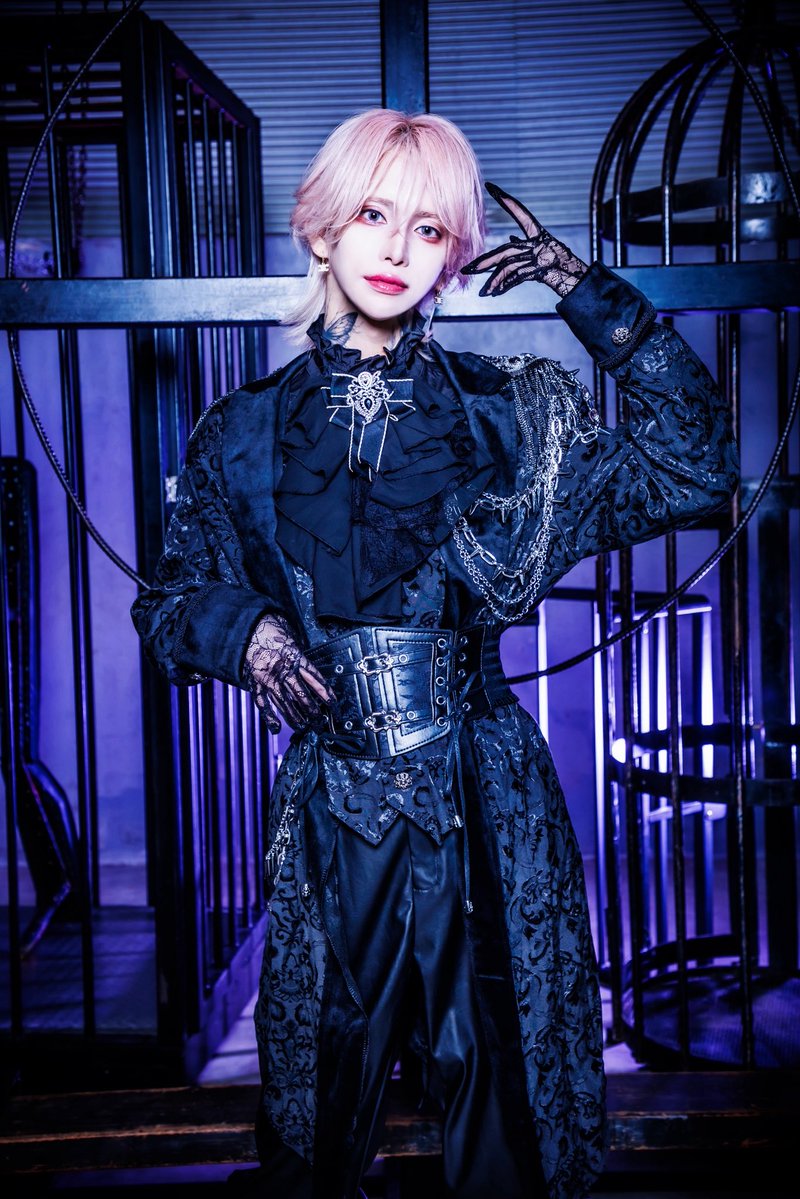 ENMA17_official's tweet photo. ⫘⫘⫘⫘⫘⫘⫘⫘⫘⫘⫘⫘⫘⫘

　　　　　𝗘𝗡𝗠𝗔
　　
              【閻魔眠花】
　　　　担当:漆黒
　　　@SM_minpha_ 

　　　　【閻魔えな】
　　　　担当:白
　　　@ENMA_ena 

　　　　【閻魔楽音】
　　　　担当:緑
　　　@ENMA_gakuto 

           Ꮢ⃒Ꮲ⃒+⃒♡⃒=⃒1⃒5⃒0⃒0⃒で⃒   
         次⃒の⃒メ⃒ン⃒バ⃒ー⃒公⃒開⃒。

⫘⫘⫘⫘⫘⫘⫘⫘⫘⫘⫘⫘⫘⫘

#ENMA